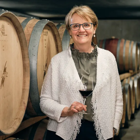 Karin Lenz, Betriebsleiterin, im Barriquekeller